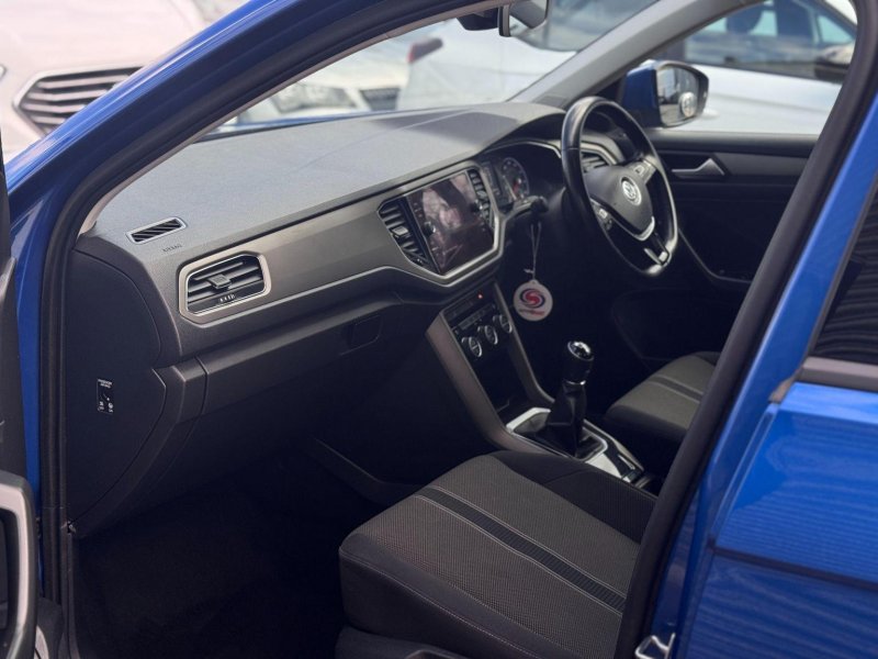VOLKSWAGEN T-ROC