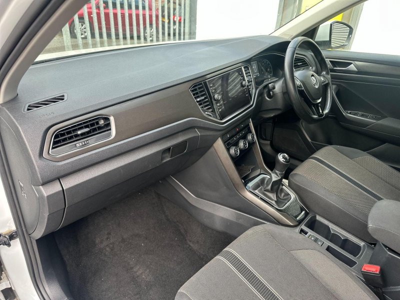 VOLKSWAGEN T-ROC