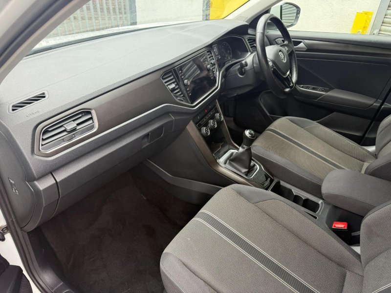 VOLKSWAGEN T-ROC